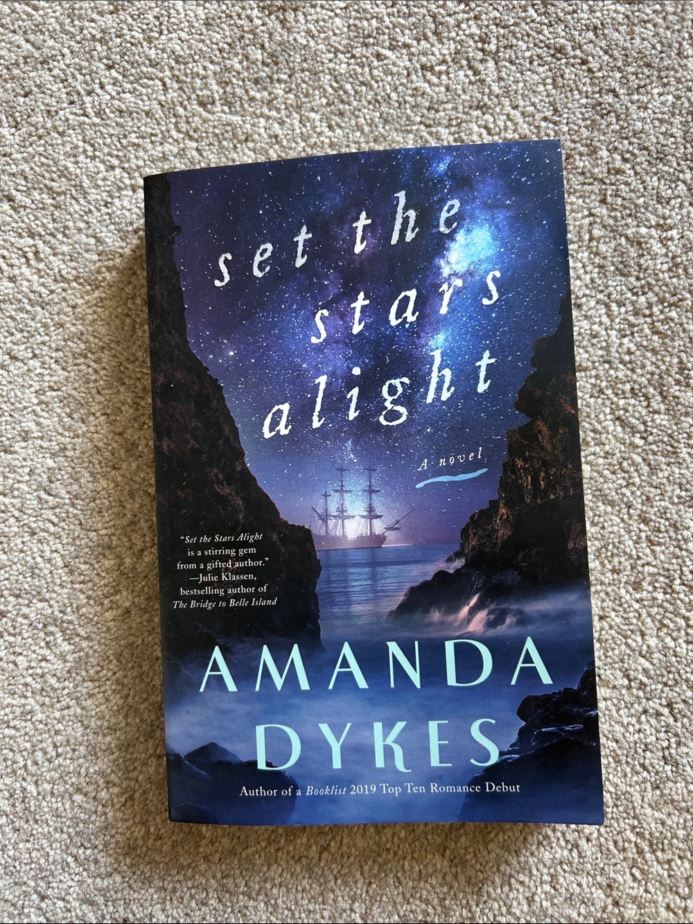 4 for 25$ 📚 set the stars alight- Amanda Dykes